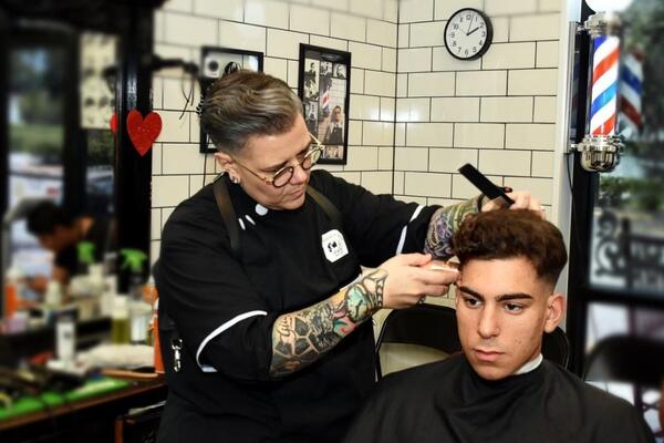 Tina cutting, barber pole in frame