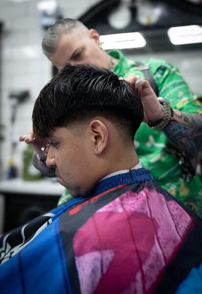 Tina detailing a skin fade